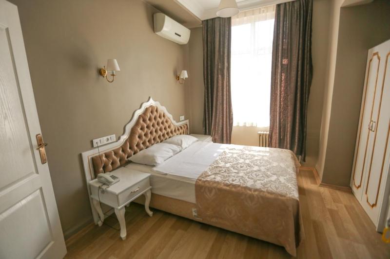 Standard Double or Twin Room image 4