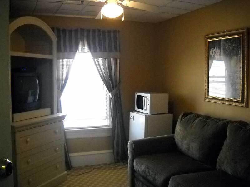 One-Bedroom Suite image 3