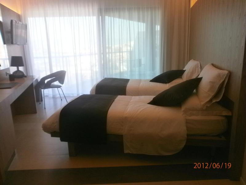 Twin Room image 3