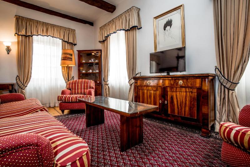 Superior Double Room image 3