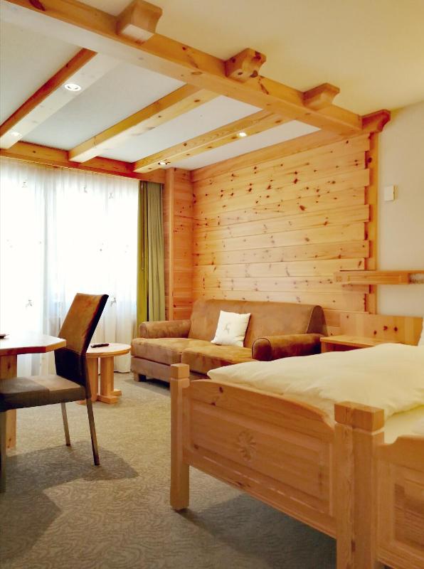 Double Room with Balcony image 4