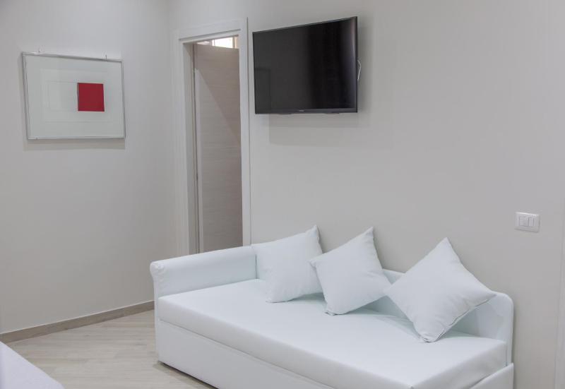 Deluxe Room (2 Adults + 1 Child) image 4
