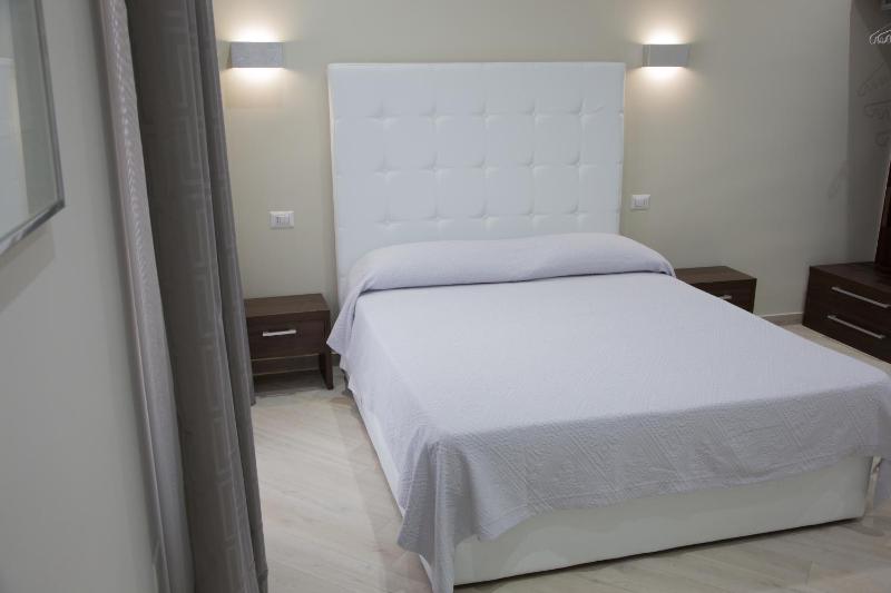 Deluxe Room (2 Adults + 1 Child) image 3