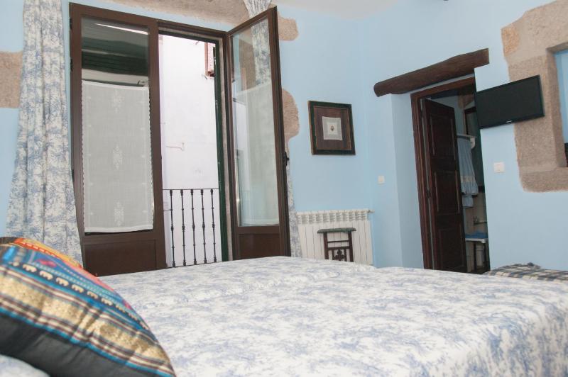 Twin Room image 3
