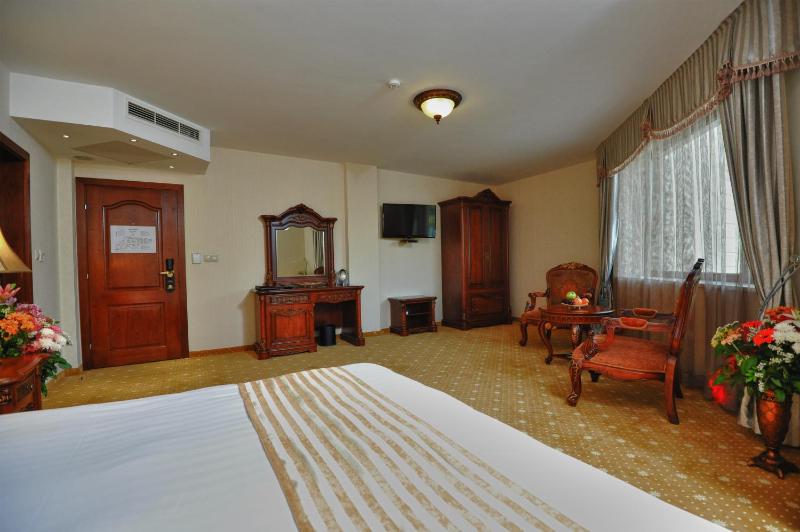 Deluxe Double Room image 4
