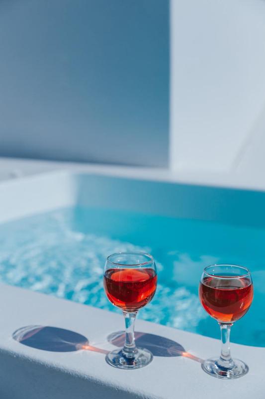 Suite with Outdoor Jetted Tub and Caldera View image 1