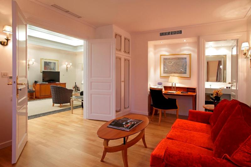 Executive Suite image 4
