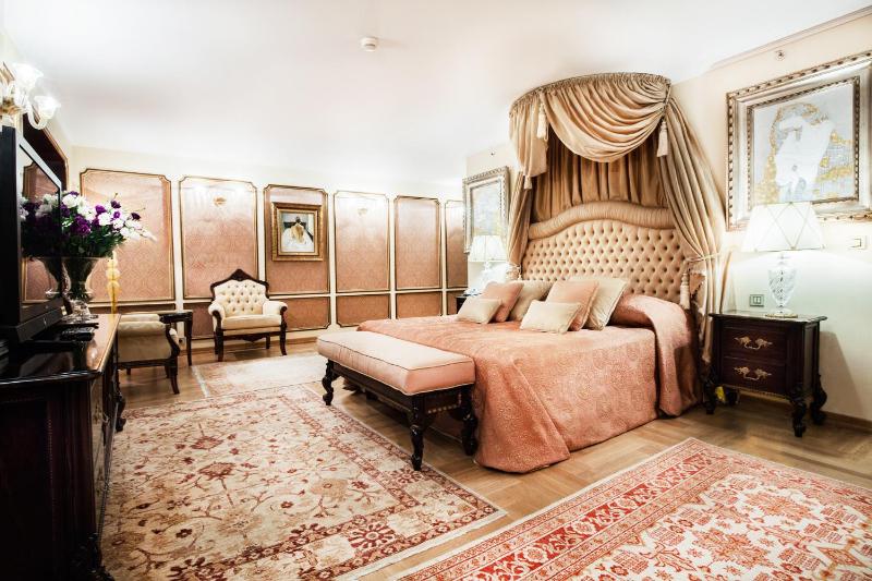 Presidential Suite image 2