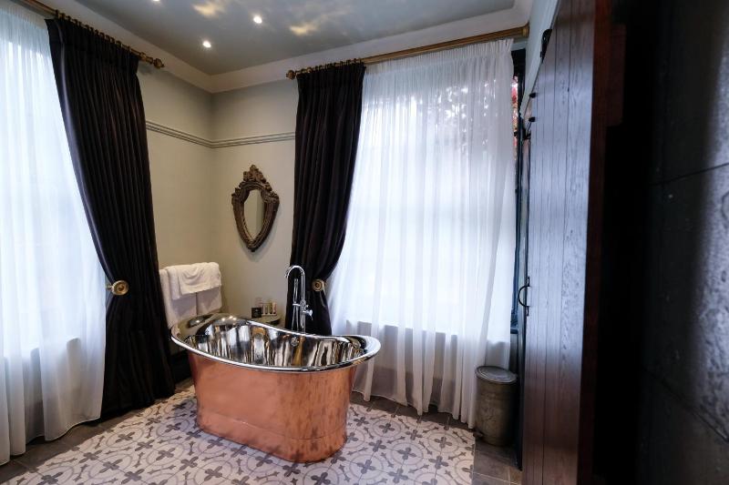 Premium Double Room image 3