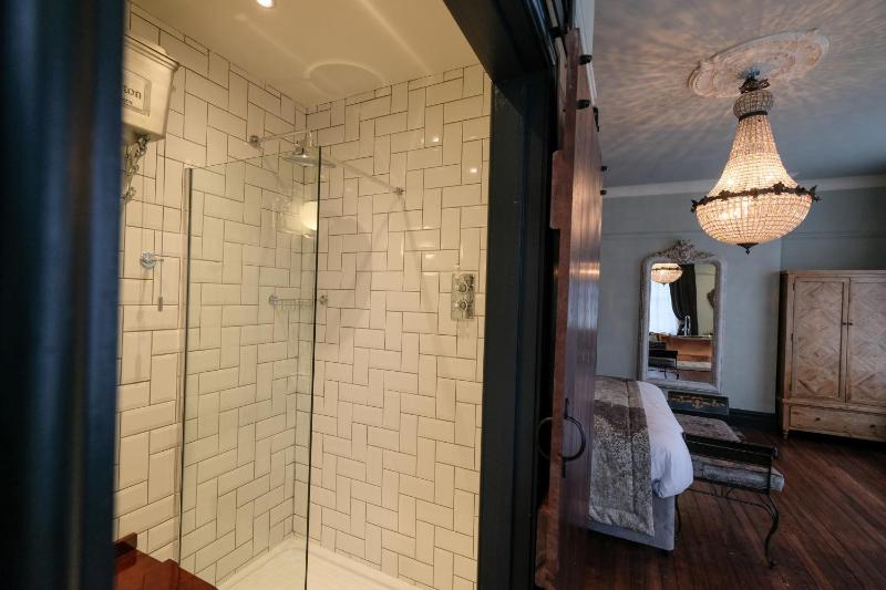 Premium Double Room image 2