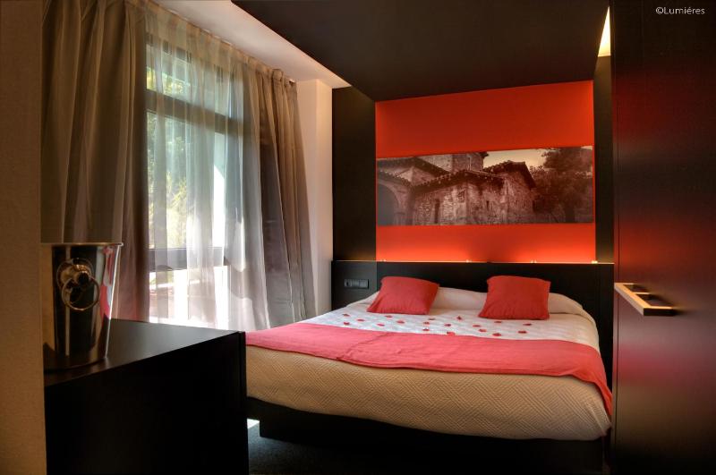 Deluxe Room with Spa Bath image 1