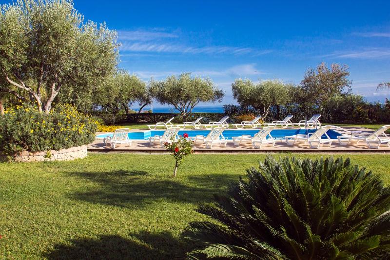 Villa Garden - image 38
