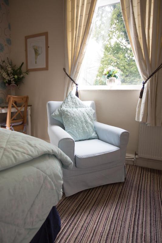 Superior King Room image 3