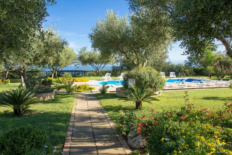 Villa Garden - image 41