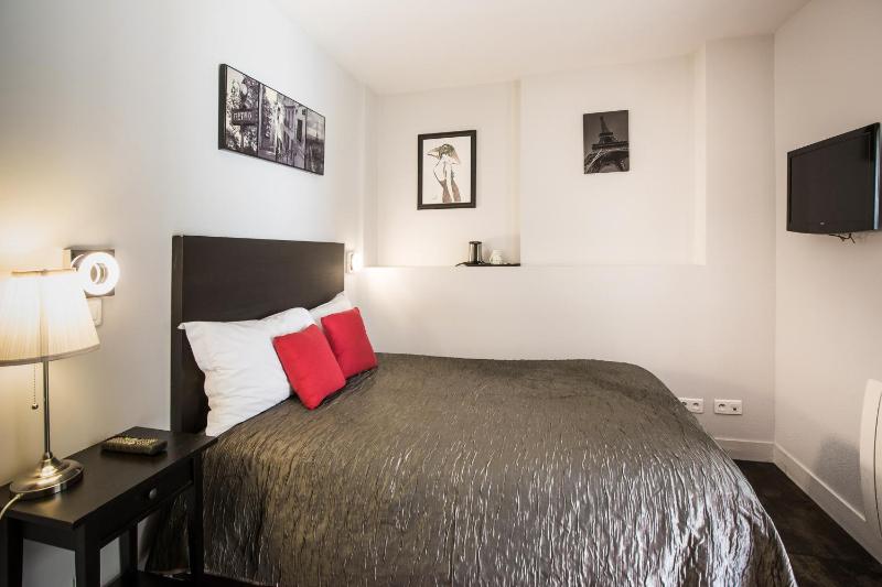 Double Room with Garden View image 2