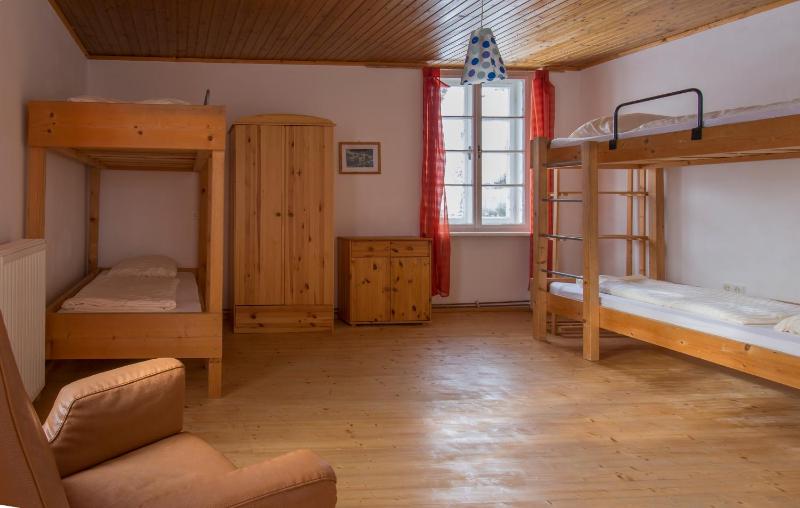 Dormitory Room (6 Adults) image 2
