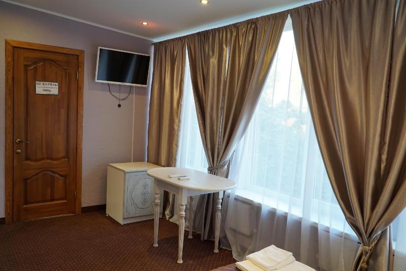Superior King Room image 3