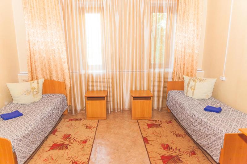 Twin Room image 3
