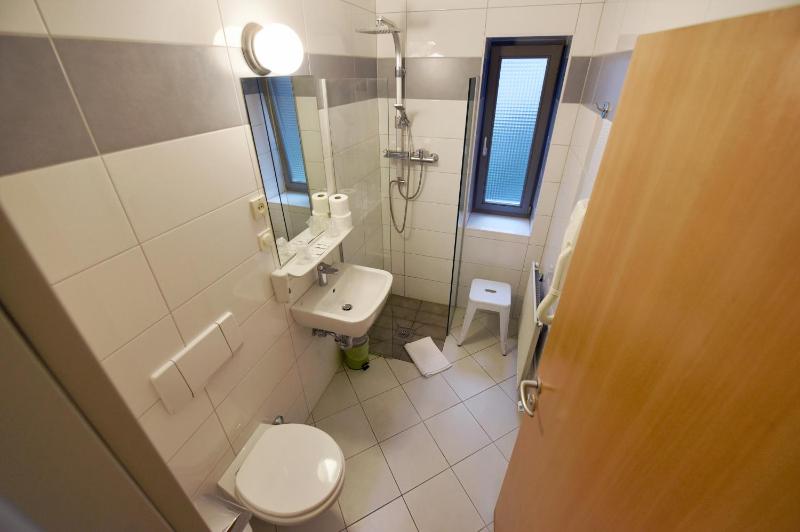 Standard Double Room image 4