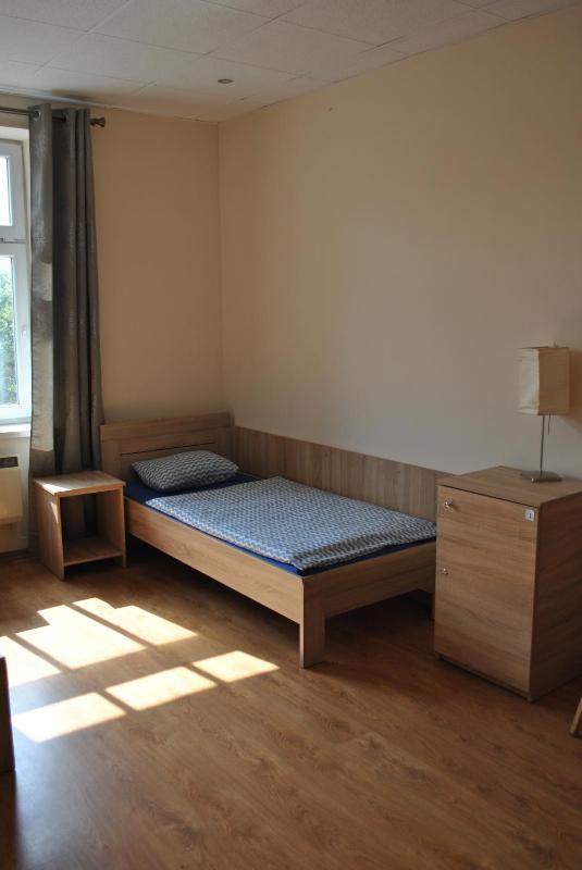 Twin Room with Shared Bathroom image 4