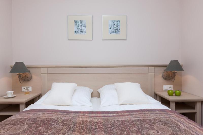 One-Bedroom Apartment image 3