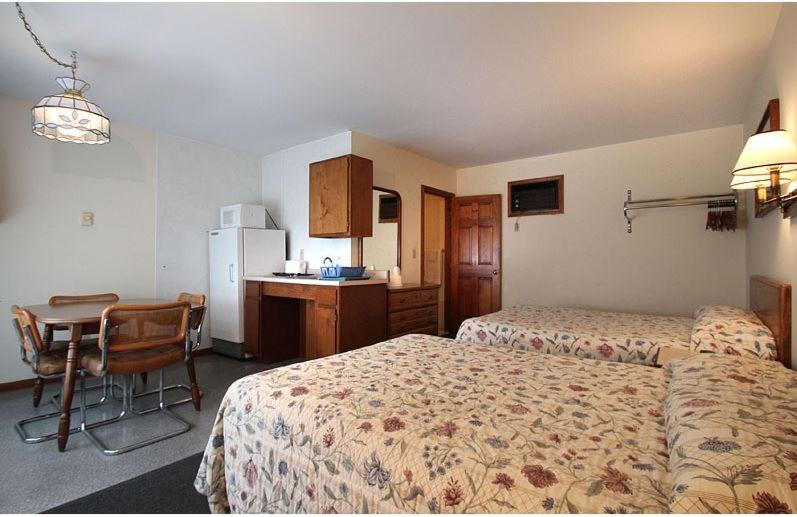 Large Double Room image 2
