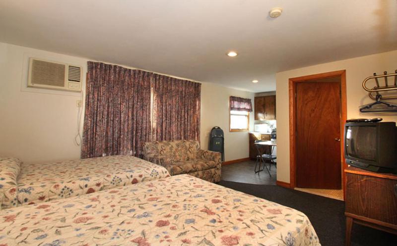 Deluxe Queen Room image 3