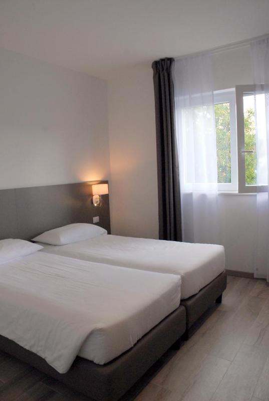 Standard Triple Room image 3