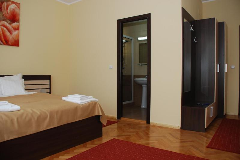 Double Room image 4