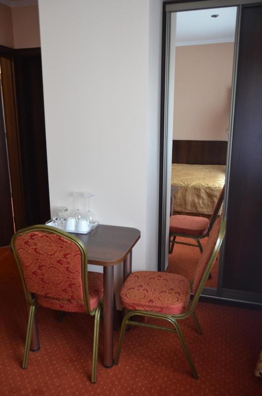 Small Double Room image 3