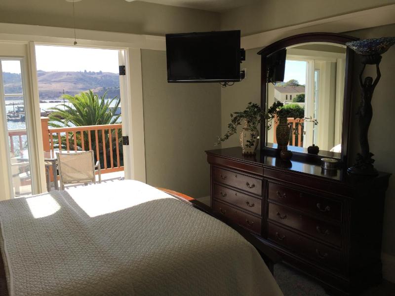 Queen Suite with Sea View image 3