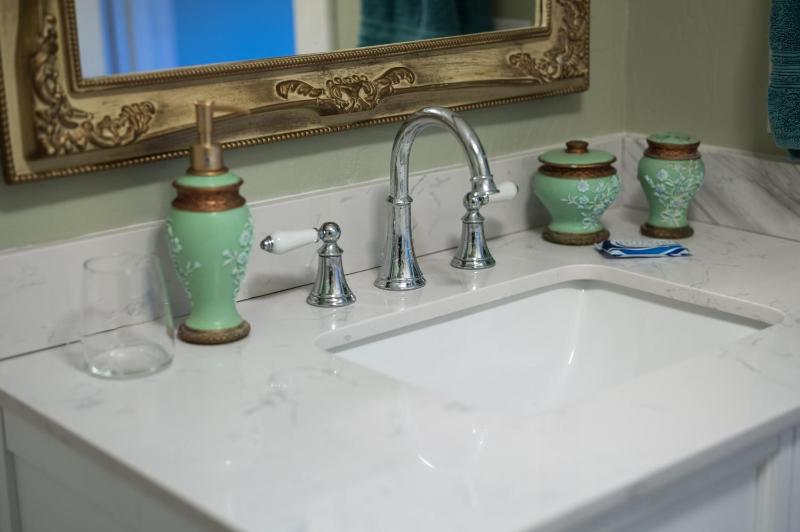 Deluxe Double Room with Bath image 3