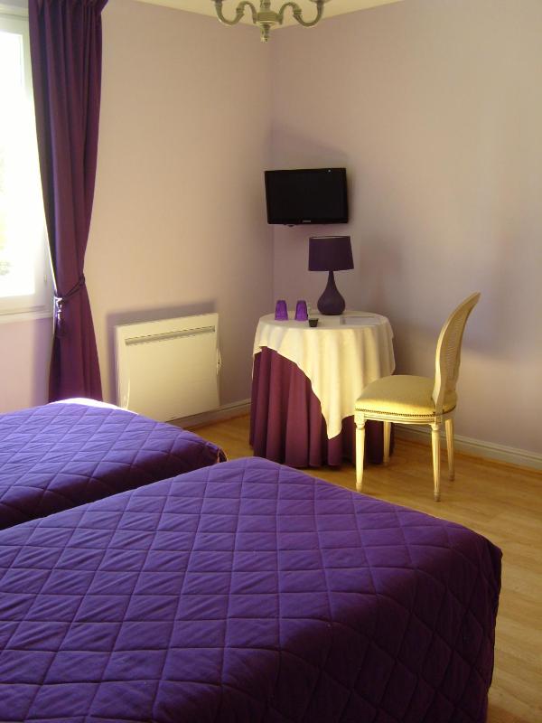 Twin Room image 4