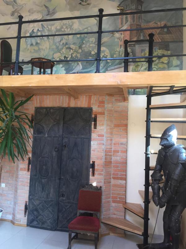 Red Tower Apartments - image 8
