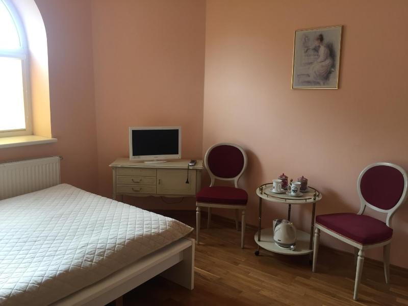 Red Tower Apartments - image 7