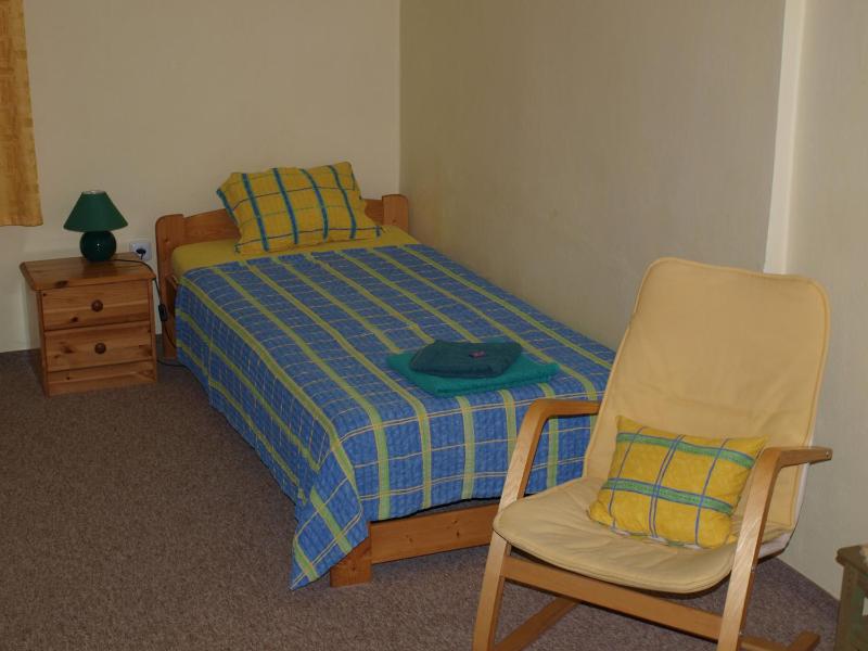 Twin Room image 2
