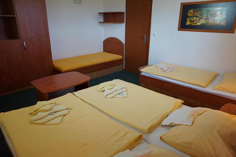 Quadruple Room image 1