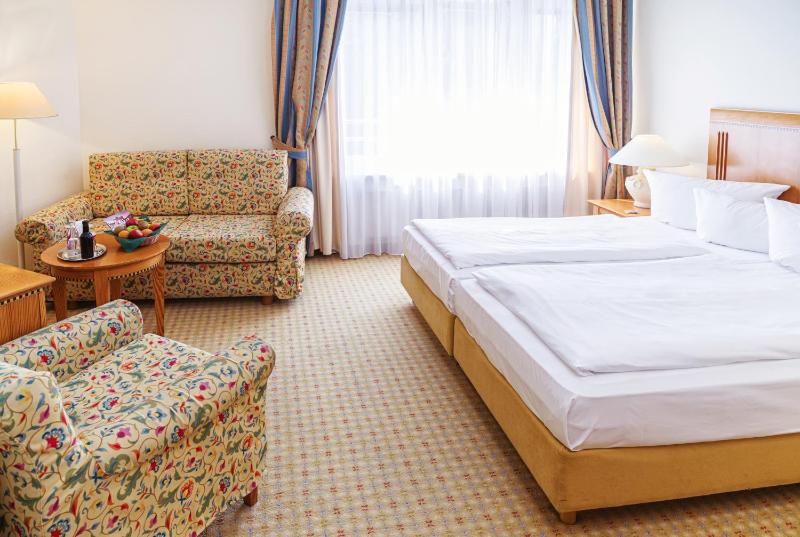 Superior Twin Room image 2