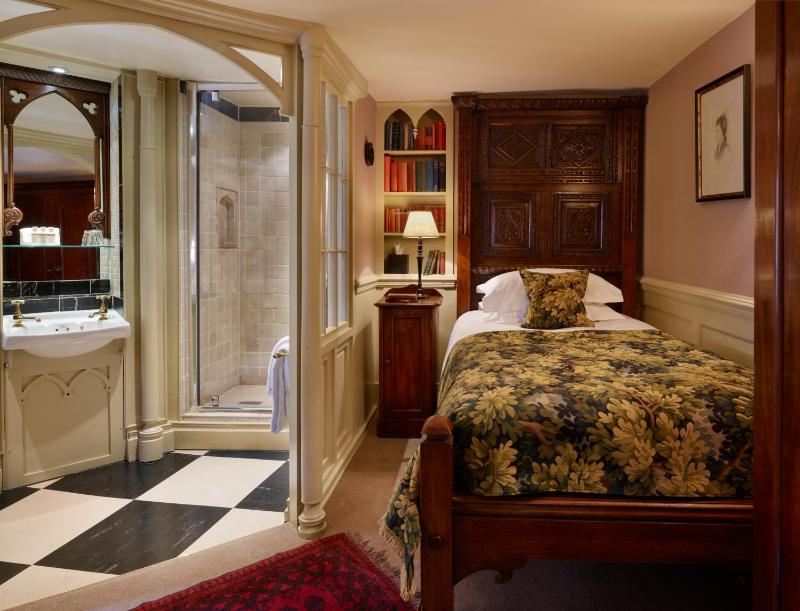 Club Single Room image 2