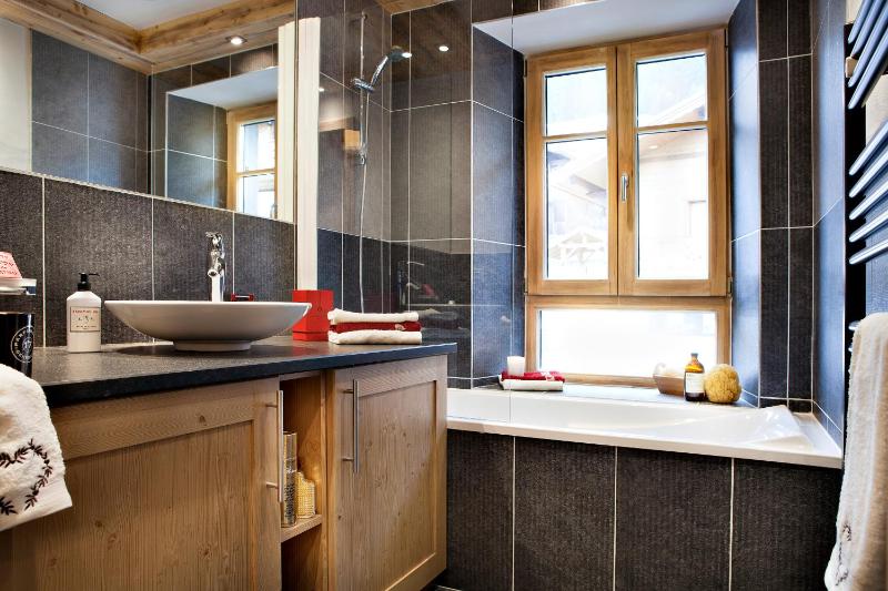 Three-Bedroom Apartment (8 Adults) with Spa Access image 3