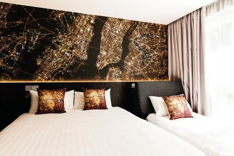 Deluxe Room with Sofa bed image 4
