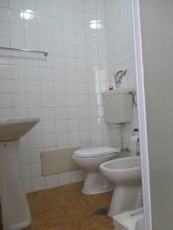 Single Room with Bathroom image 4