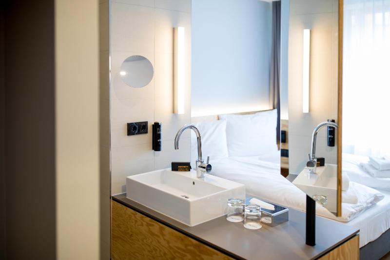King Room image 3