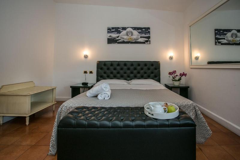 Deluxe Double or Twin Room image 4