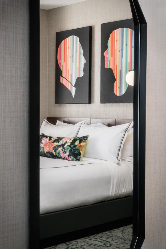King Bed image 3