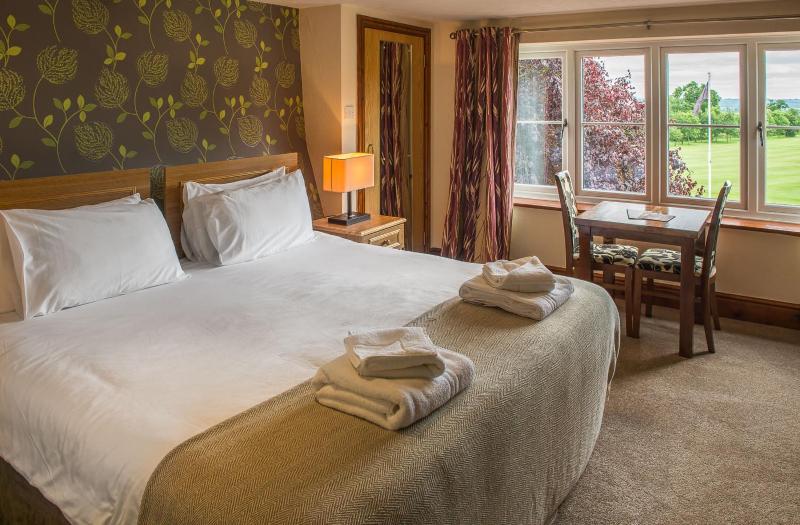 Junior Suite with Garden View image 2