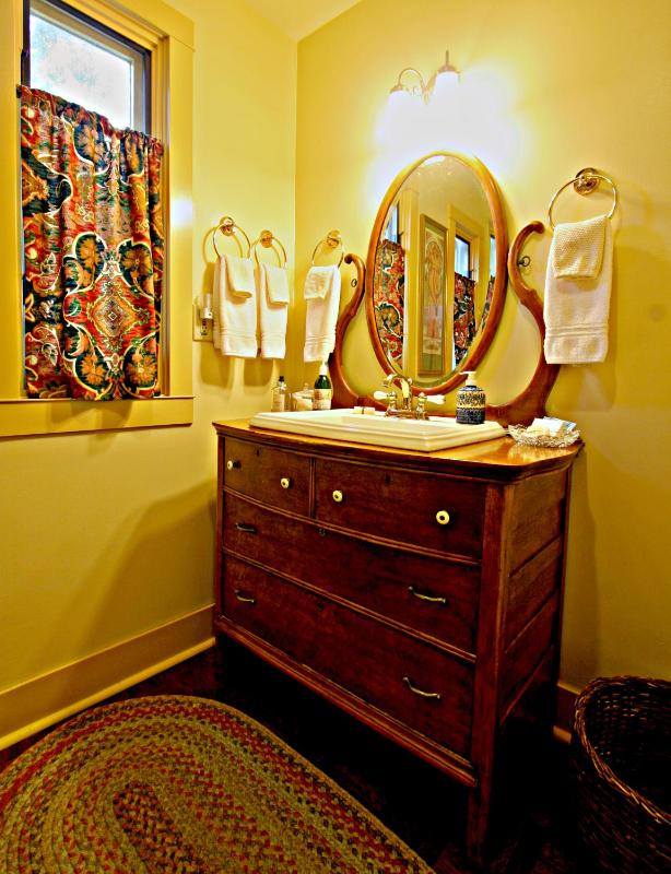 Superior King Suite image 2
