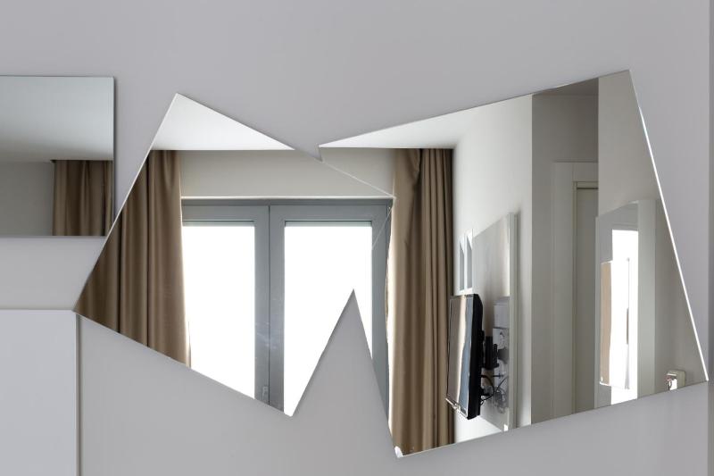 Triple Room with Balcony image 3