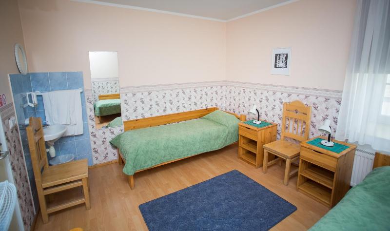 Twin Room with Shared Bathroom and Toilet in the Corridor image 4