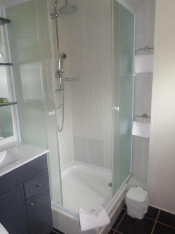 Double Room image 3